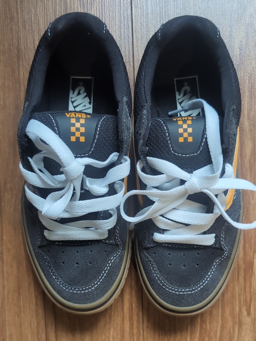 NWOT Vans Kids Dark Grey Suede and Orange Low-Top Skate Shoes